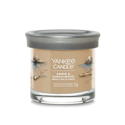 Yankee Candle® Amber & Sandalwood Tumbler kis üveggyertya 122g