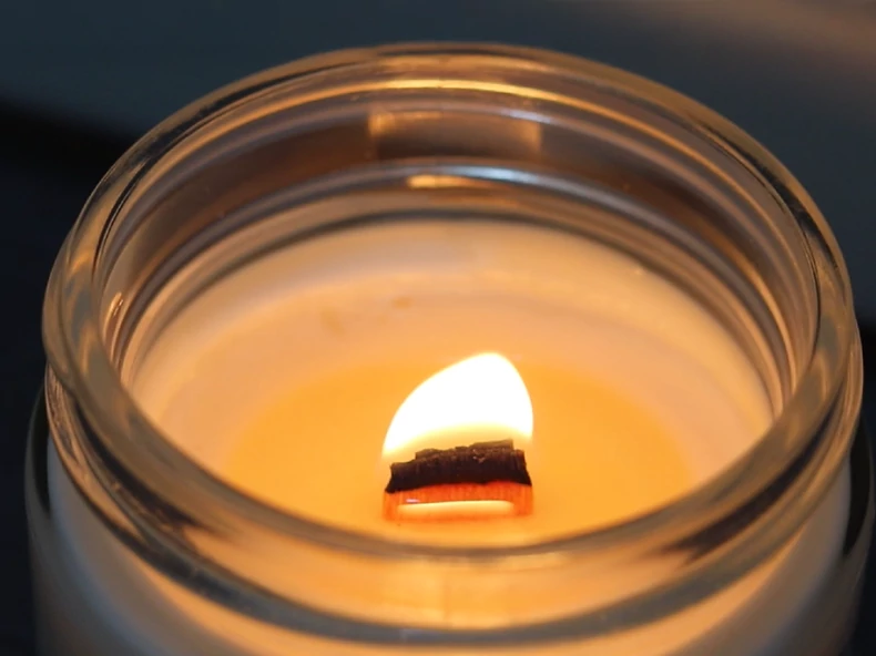 Az Aurora Candle fakanóca