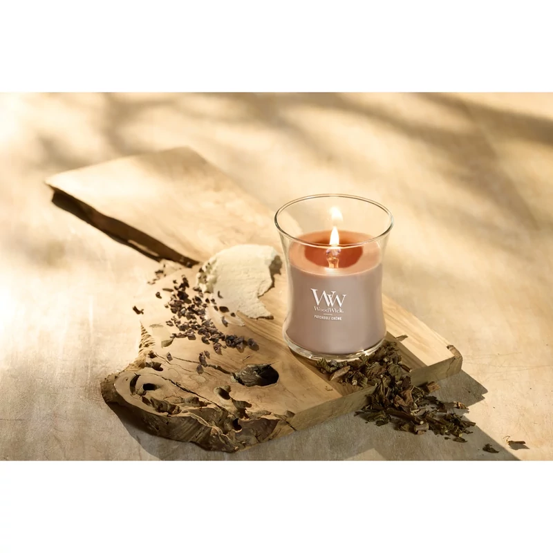 WoodWick®  Patchouli Créme közepes üveggyertya 275g