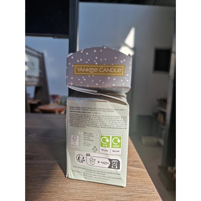 Yankee Candle®  Classic kicsi gyertya díszdobozban esztétikai hibás termék