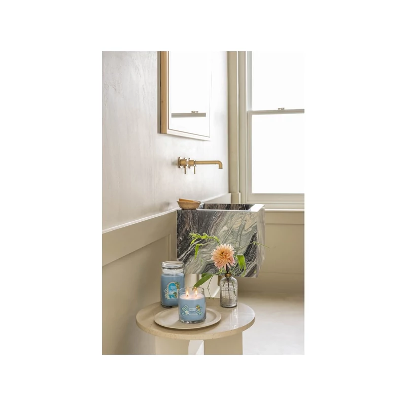 Yankee Candle® AZURE SKY SIGNATURE közepes üveggyertya 368g