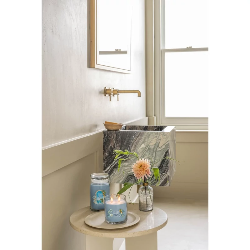 Yankee Candle® AZURE SKY SIGNATURE közepes üveggyertya 368g