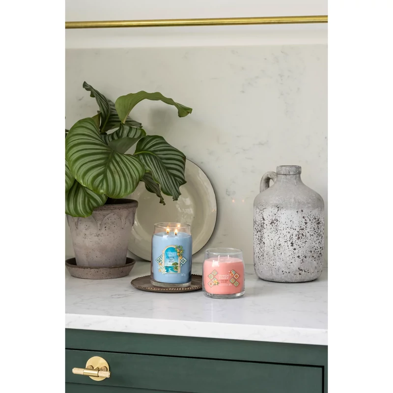 Yankee Candle® Capri Glow Signature közepes üveggyertya 368g