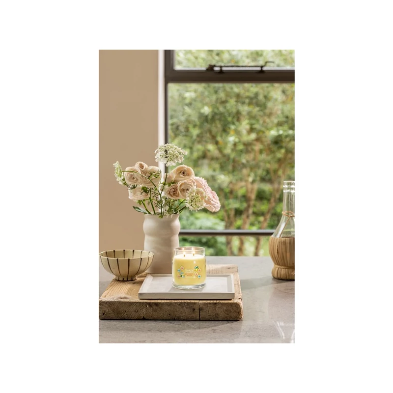 Yankee Candle® Lemon Gelato Signature közepes üveggyertya