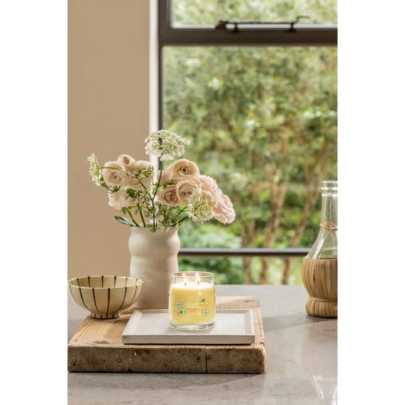 Yankee Candle® Lemon Gelato Signature közepes üveggyertya