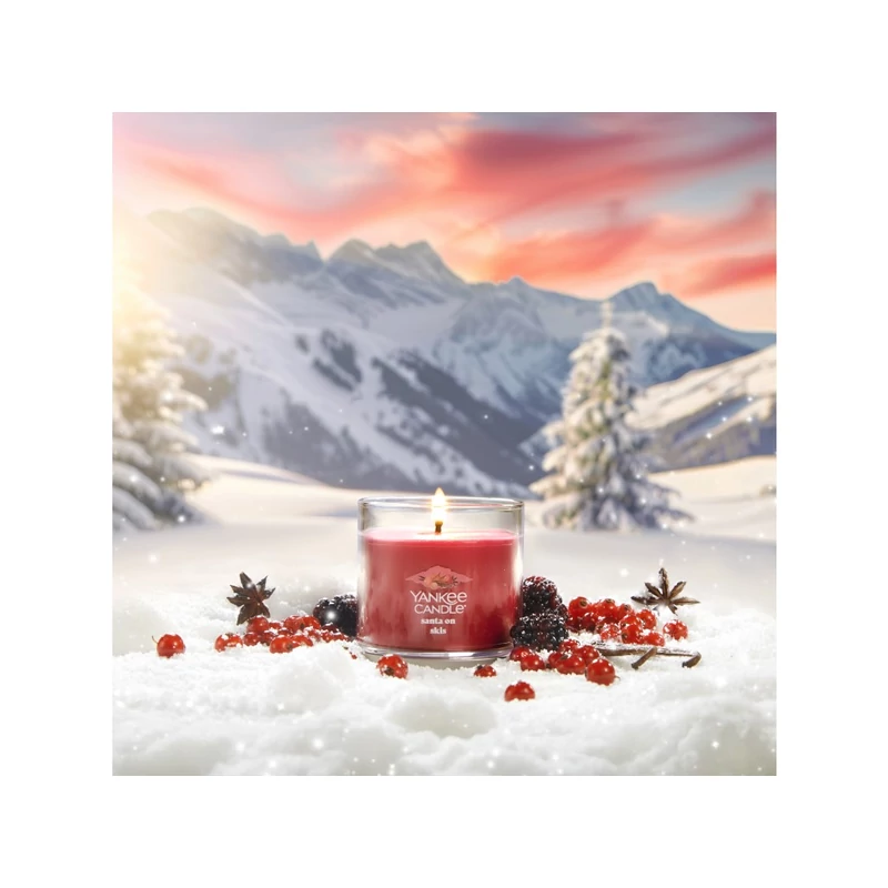 Yankee Candle®  SANTA ON SKIS tumbler kis üveggyertya