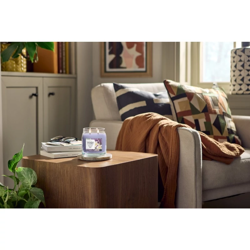 Yankee Candle® LAVENDER VANILLA közepes üveggyertya 368g