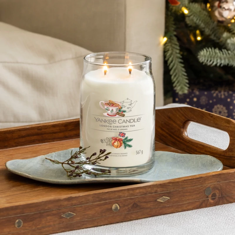 Yankee Candle® London Christmas Tea nagy üveggyertya 567g