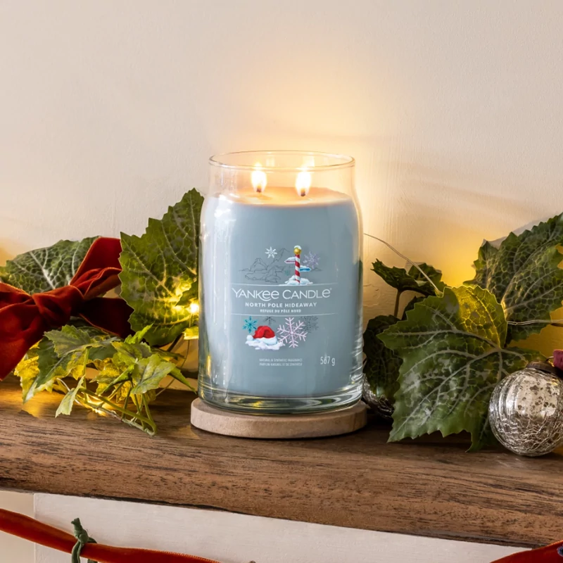 Yankee Candle® North Pole Hideaway nagy üveggyertya 567g
